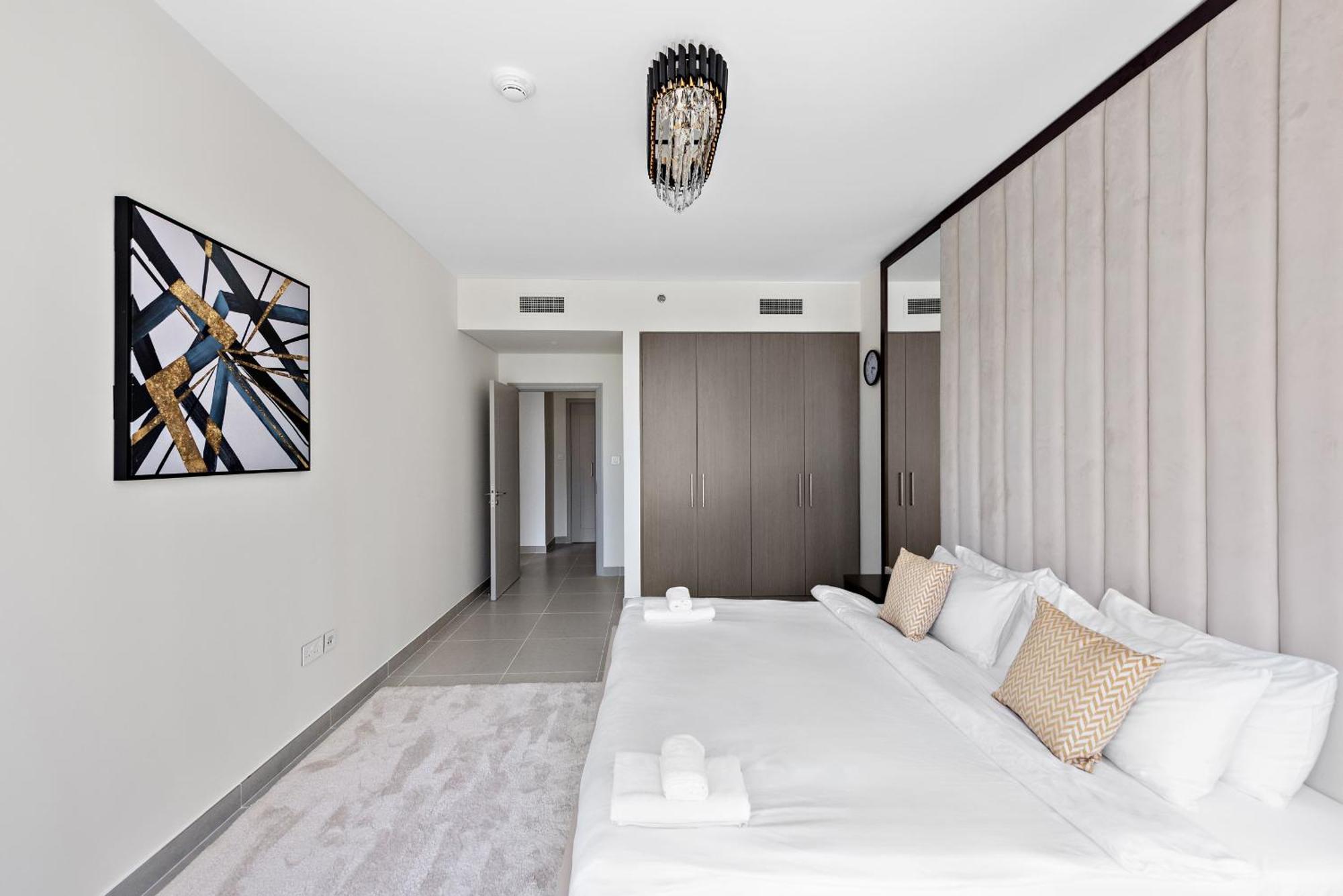 Vayk - Luxurious 1 Bd In Downtown Apartment